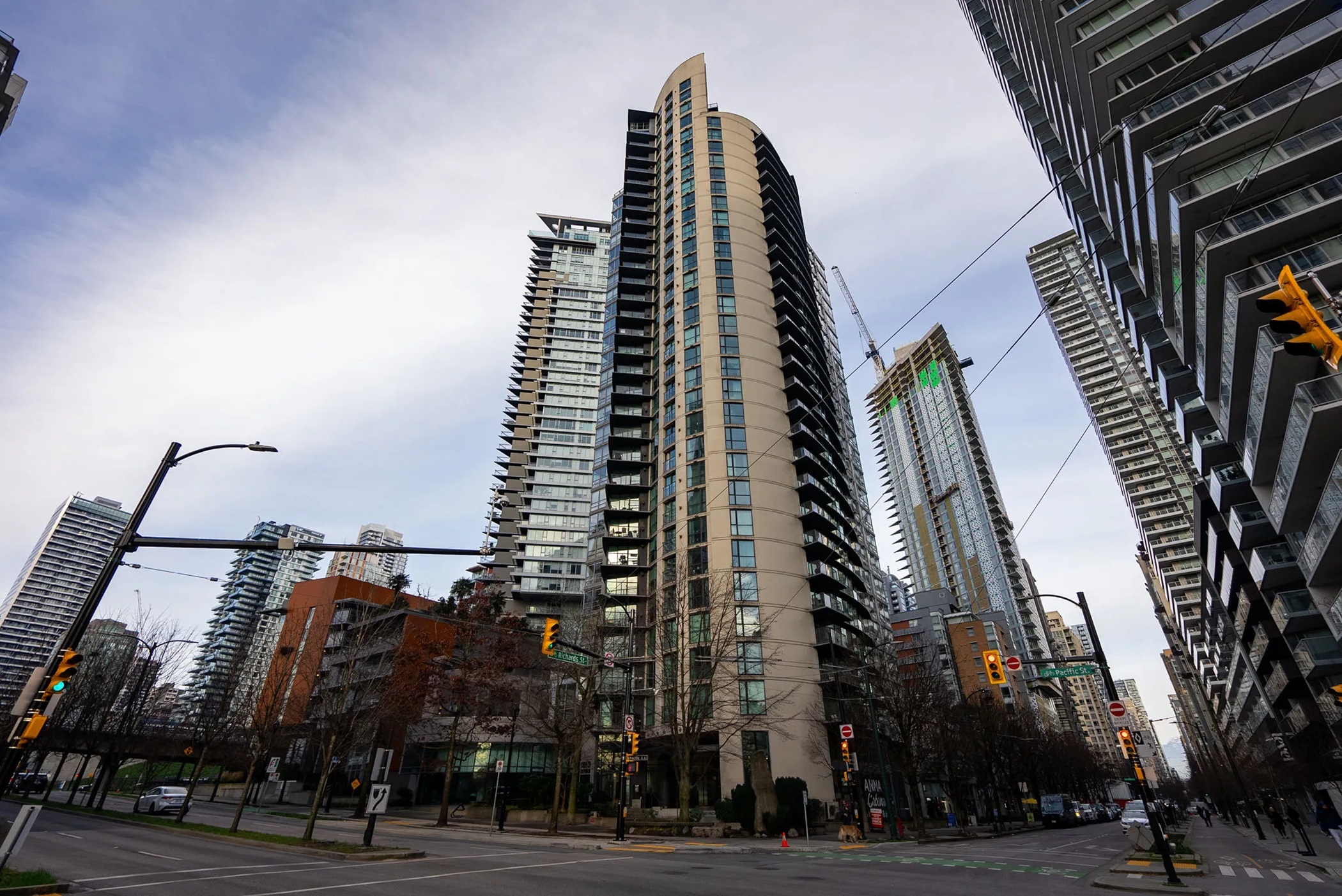 #2610 – 501 Pacific Street